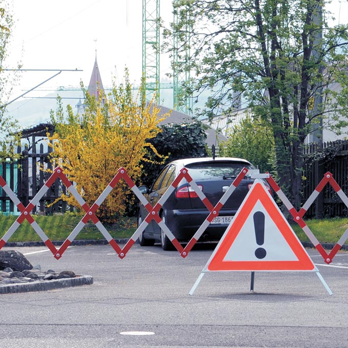 210.500_Fahrbahnschranke ausziehbar bis 350 cm