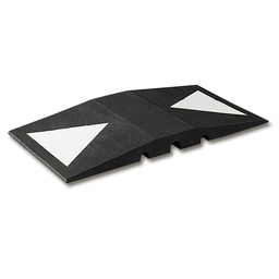 [210.400] Überfahrrampe aus Gummigranulat, inkl. Reflektoren